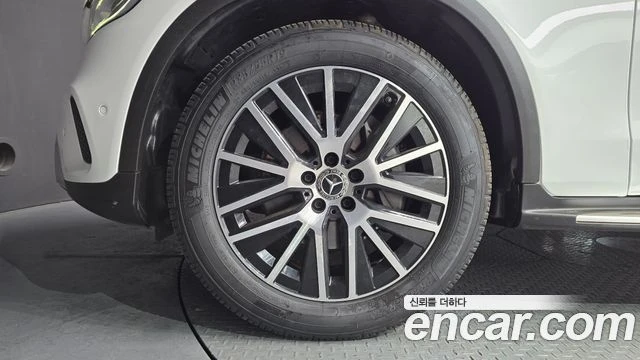 Mercedes-Benz GLC 300 | 4MATIC | AMG LINE, снимка 5 - Автомобили и джипове - 55802900