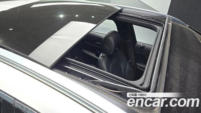 Mercedes-Benz GLC 300 | 4MATIC | AMG LINE, снимка 13 - Автомобили и джипове - 55802900