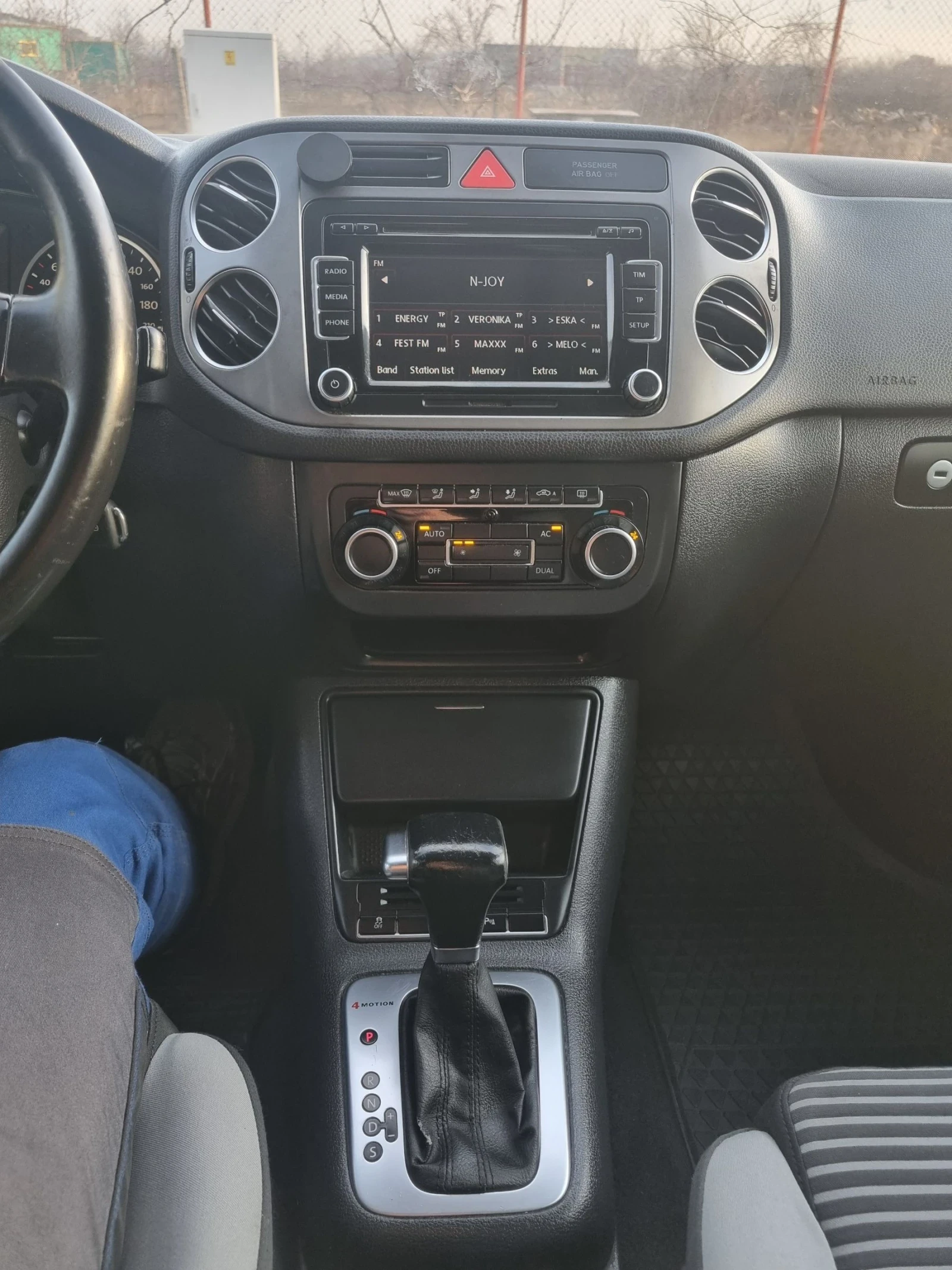 VW Tiguan 2.0tdi 140к.с 4x4 DSG Автомат, снимка 13 - Автомобили и джипове - 53824211