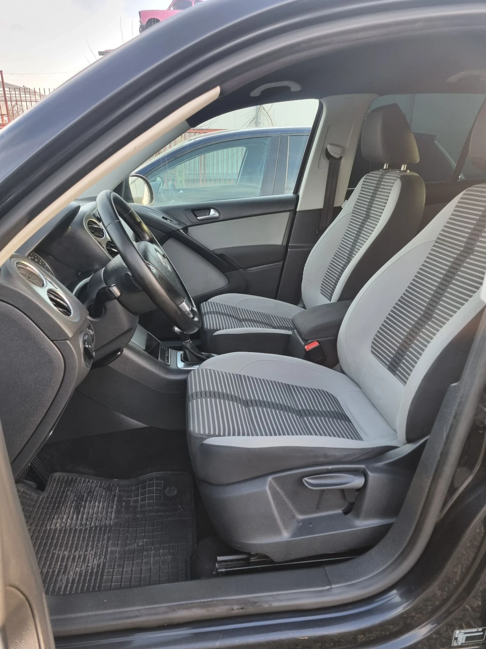 VW Tiguan 2.0tdi 140к.с 4x4 DSG Автомат, снимка 10 - Автомобили и джипове - 53824211