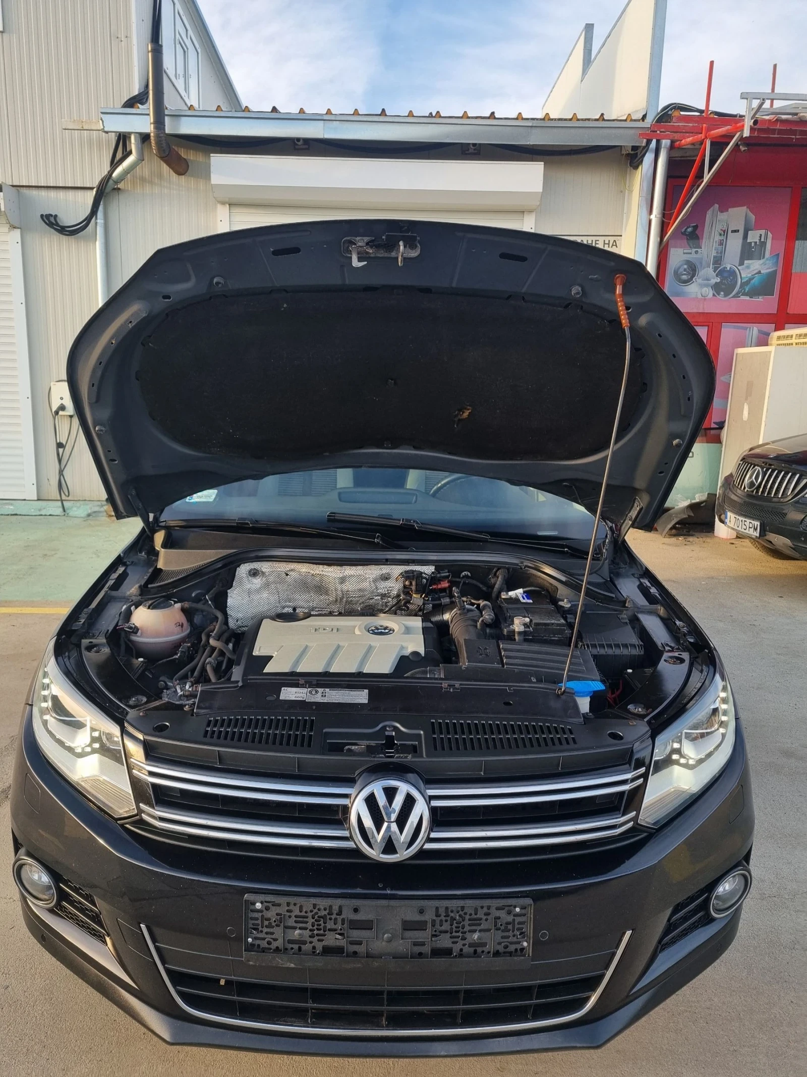 VW Tiguan 2.0tdi 140к.с 4x4 DSG Автомат, снимка 15 - Автомобили и джипове - 53824211