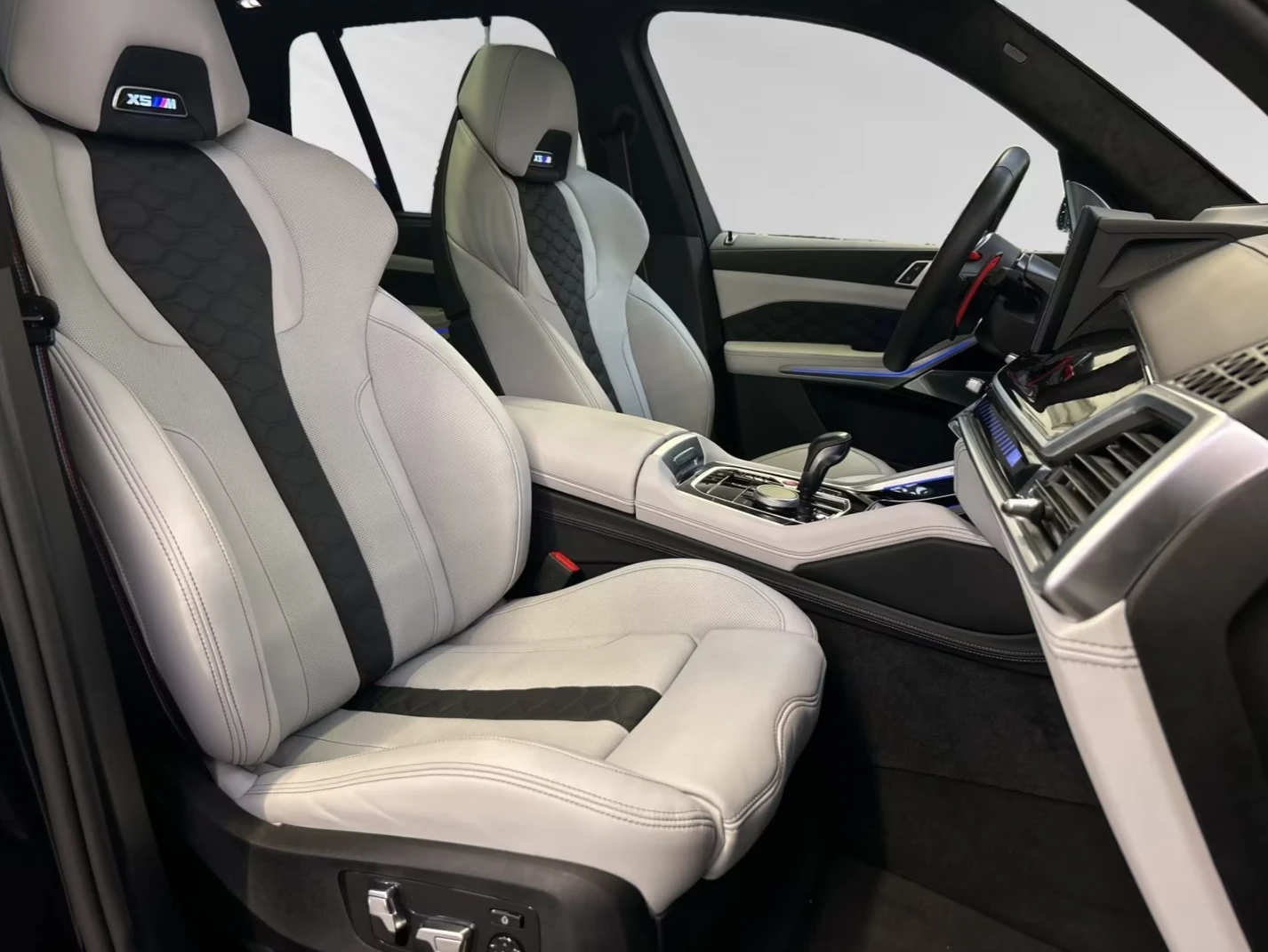 BMW X5 M COMPETITION * BOWERS & WILKINS* SKY LOUNGE* 360*, снимка 14 - Автомобили и джипове - 54940412