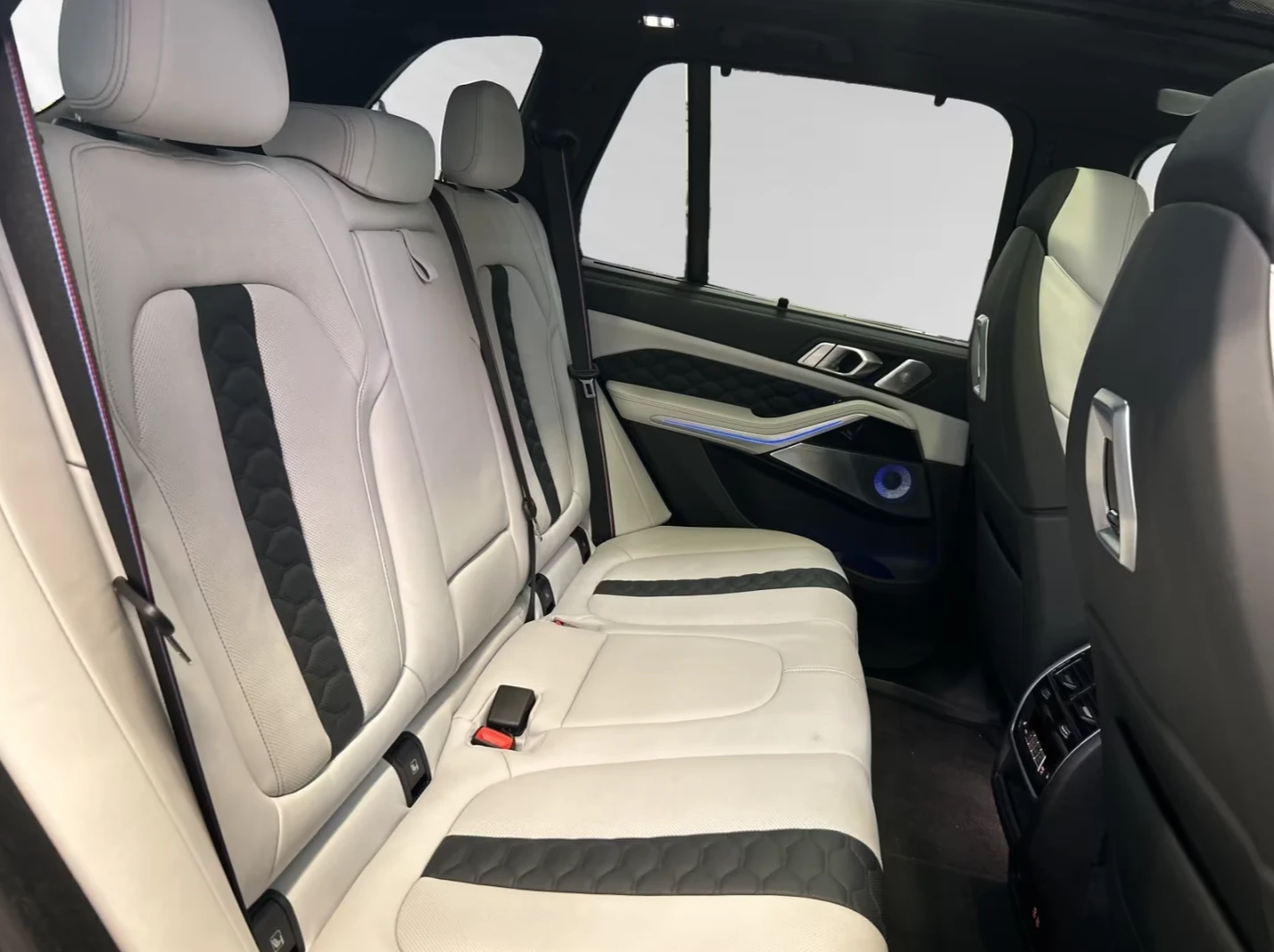 BMW X5 M COMPETITION * BOWERS & WILKINS* SKY LOUNGE* 360*, снимка 12 - Автомобили и джипове - 54940412