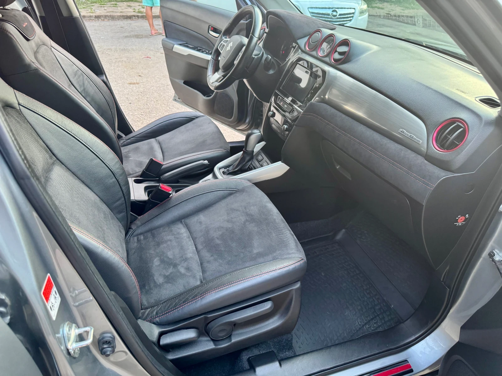 Suzuki Vitara 1.4T Boosterjet Sergio Cellano 4x4 Швейцария, снимка 13 - Автомобили и джипове - 55498823