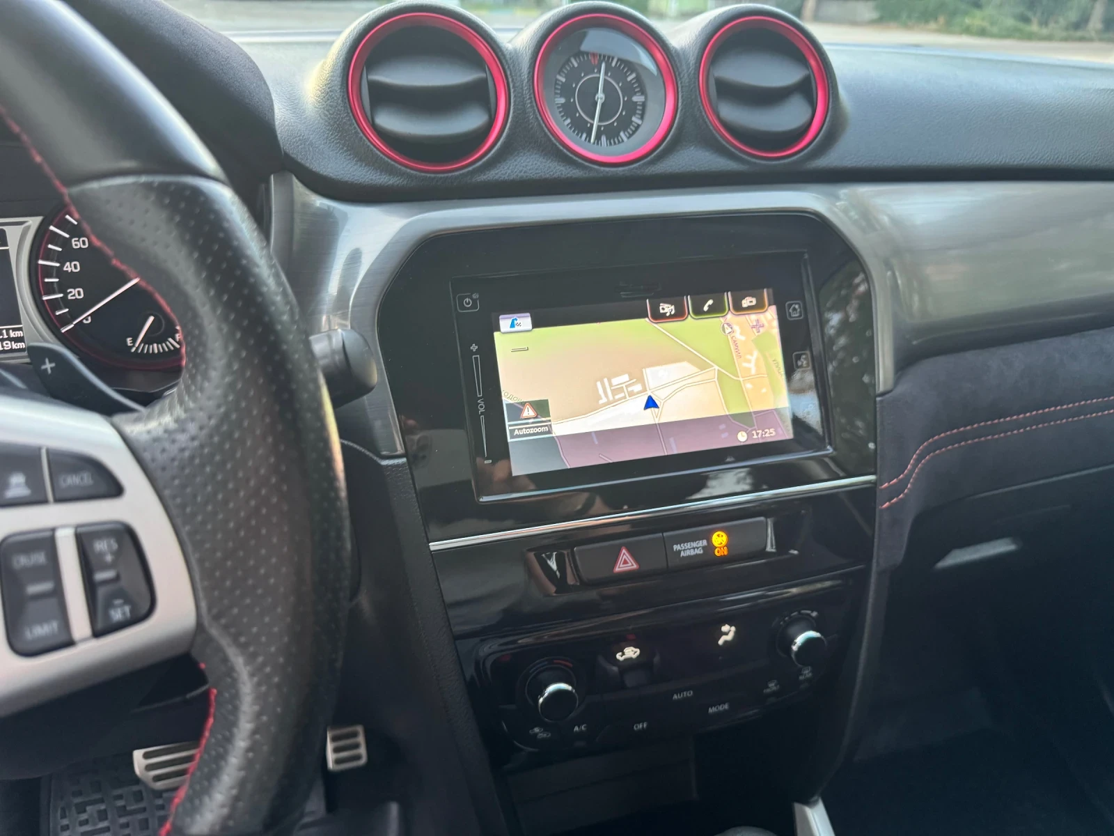 Suzuki Vitara 1.4T Boosterjet Sergio Cellano 4x4 Швейцария, снимка 12 - Автомобили и джипове - 55498823