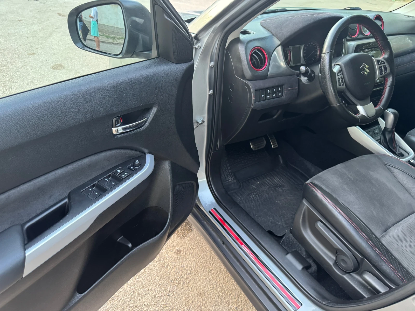 Suzuki Vitara 1.4T Boosterjet Sergio Cellano 4x4 Швейцария, снимка 10 - Автомобили и джипове - 55498823