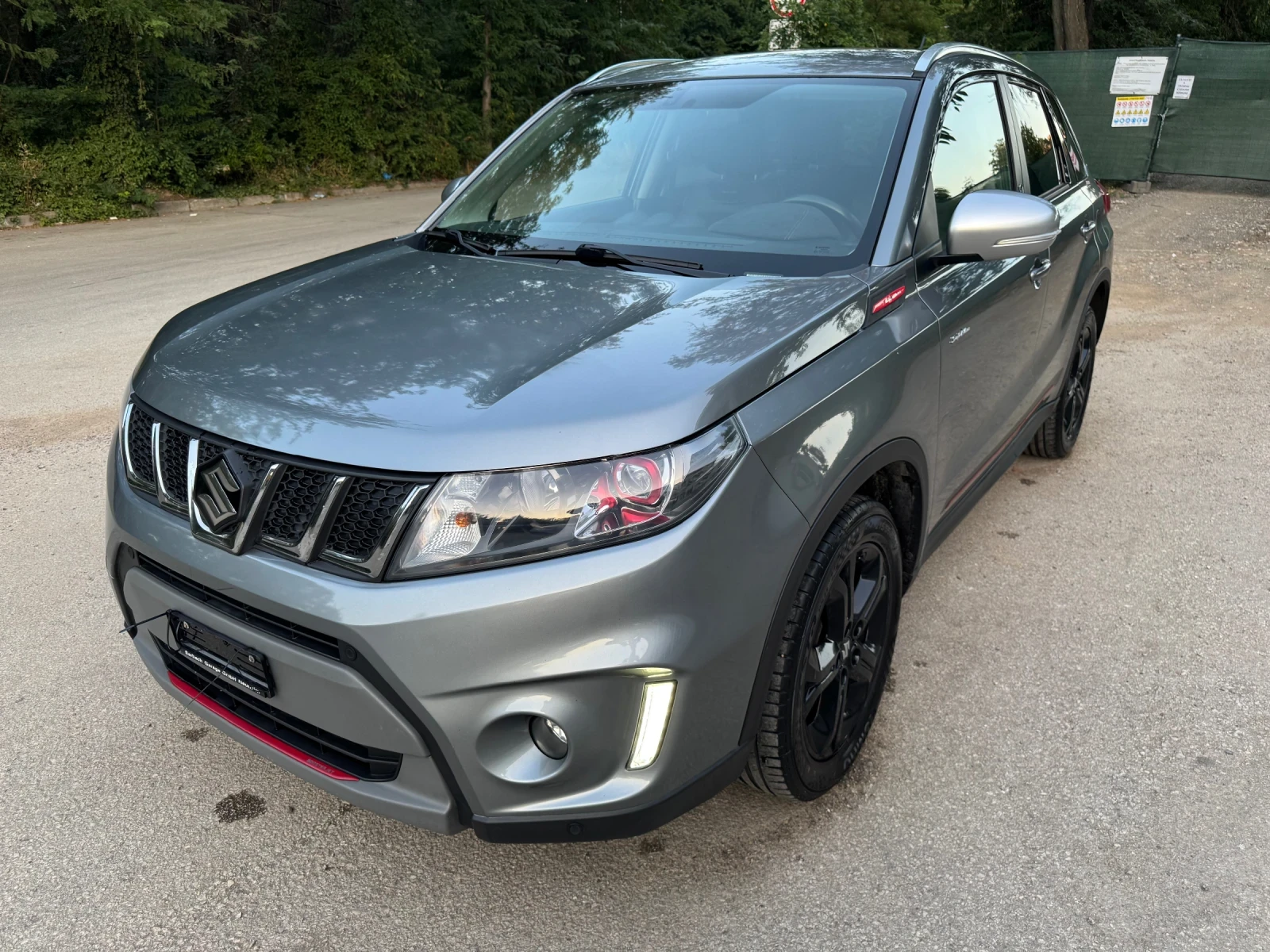 Suzuki Vitara 1.4T Boosterjet Sergio Cellano 4x4 Швейцария, снимка 2 - Автомобили и джипове - 55498823