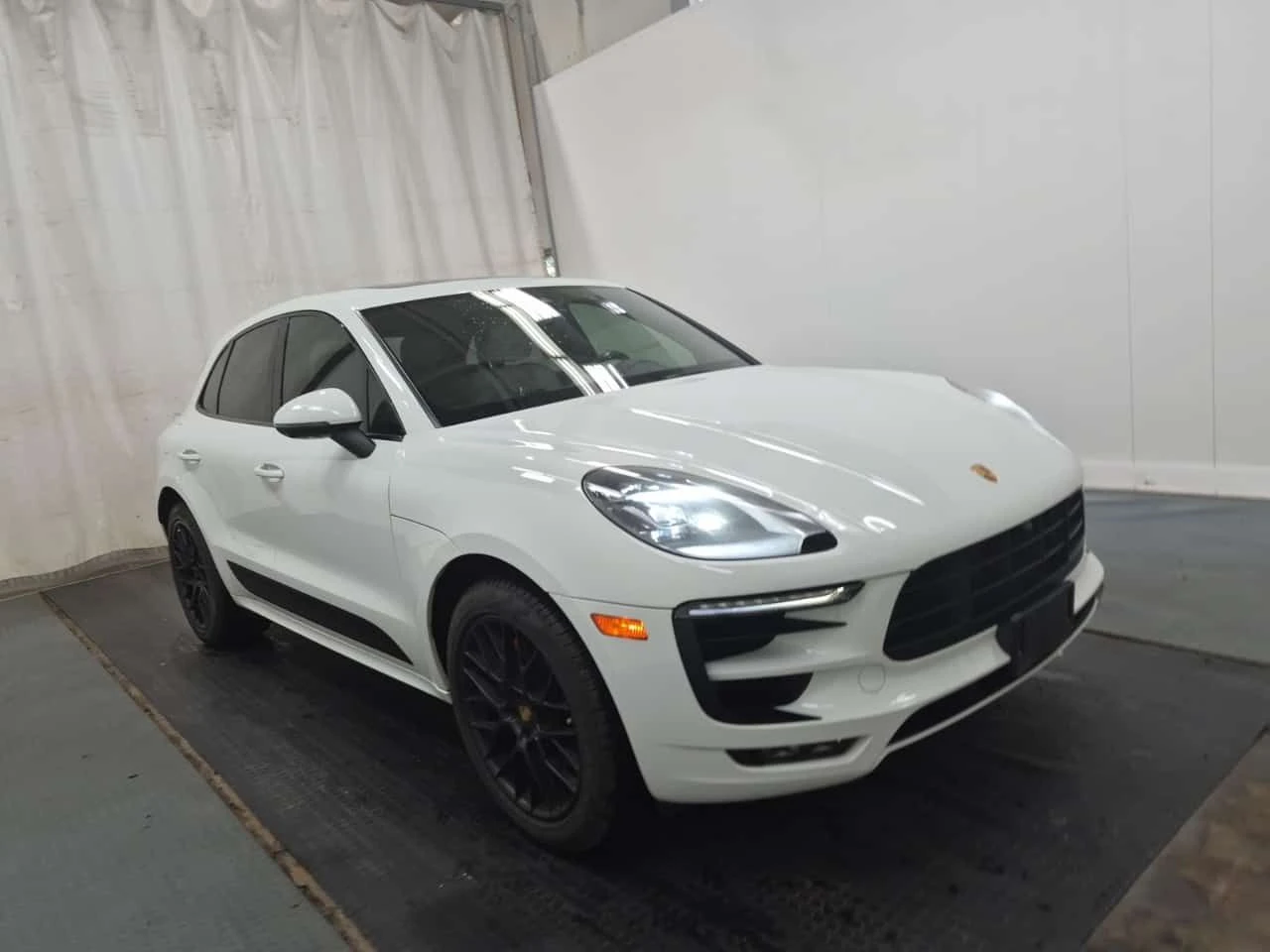 Porsche Macan * GTS * CARFAX * ЦЕНА ДО БГ, снимка 2 - Автомобили и джипове - 55693399
