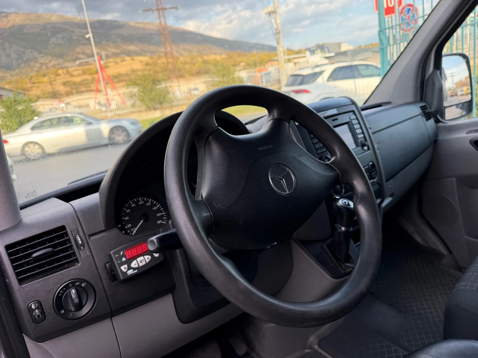 Mercedes-Benz Sprinter 314 CDI* Климатик* Хладилен+ Ток* 2хСтранични врати, снимка 4 - Бусове и автобуси - 56432263