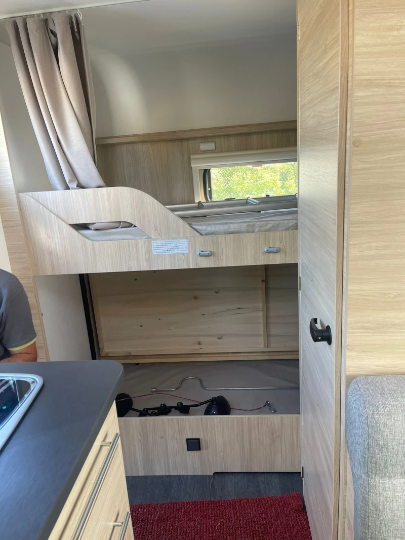 Каравана Caravelair Фамилия , снимка 10 - Каравани и кемпери - 53186221