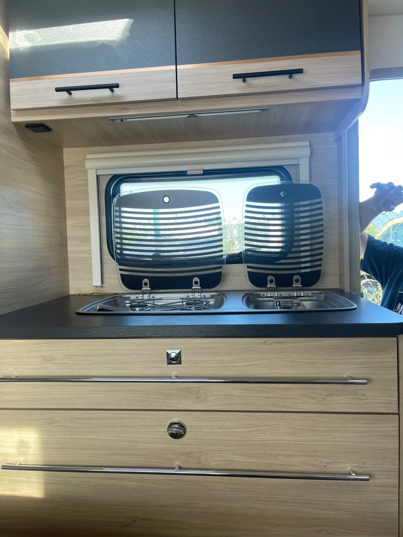 Каравана Caravelair Фамилия , снимка 5 - Каравани и кемпери - 53186221