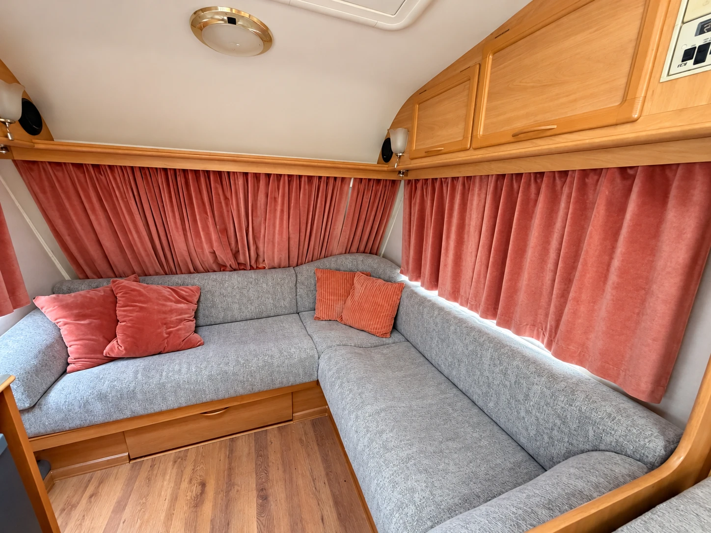 Каравана Swift Classic Baronette