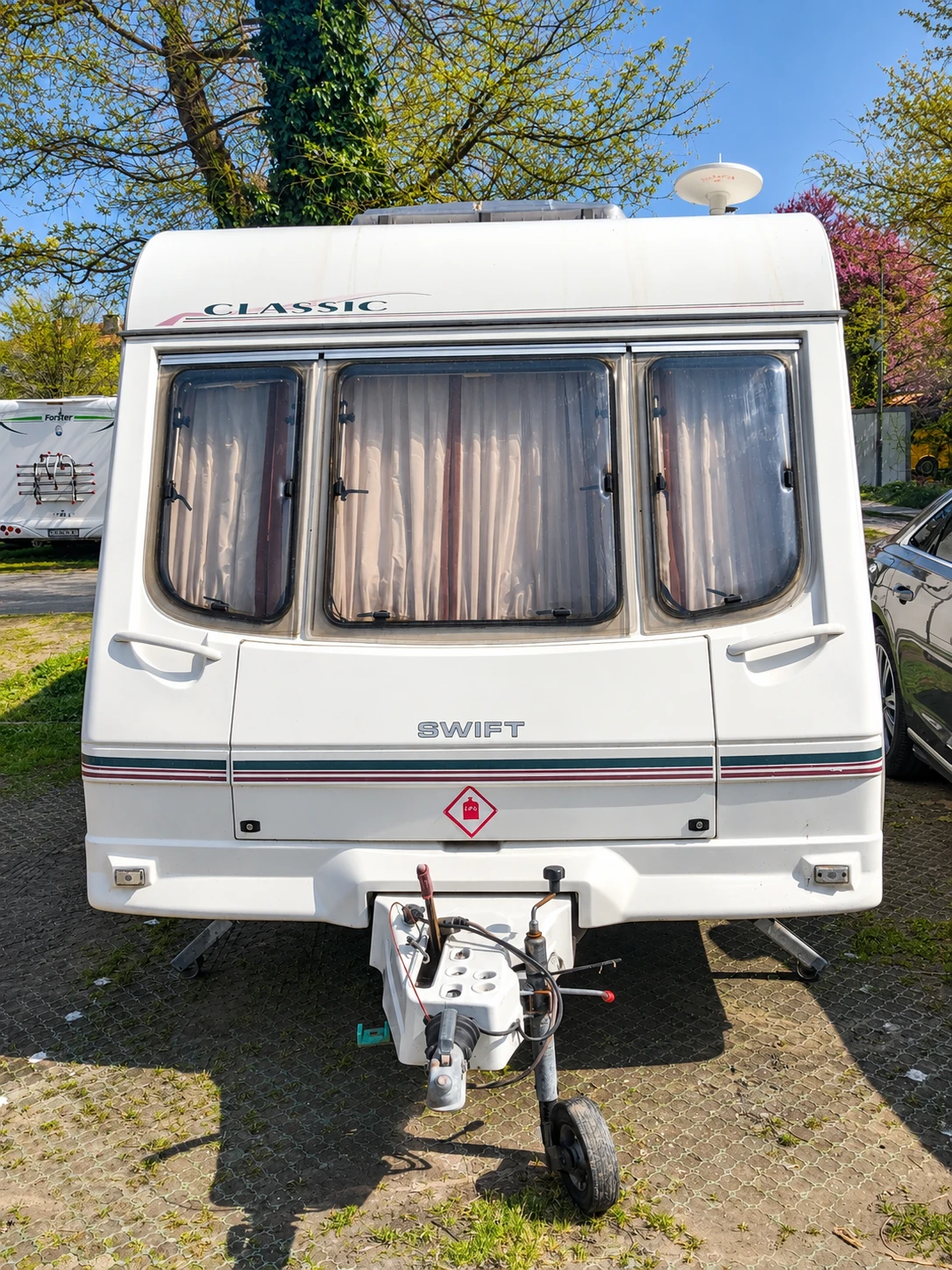 Каравана Swift Classic Baronette, снимка 12 - Каравани и кемпери - 56562941