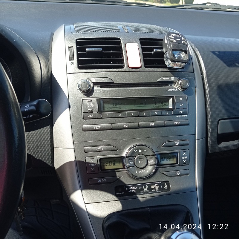 Toyota Auris, снимка 6 - Автомобили и джипове - 46307036