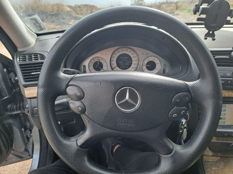 Mercedes-Benz E 220, снимка 3 - Автомобили и джипове - 47565005