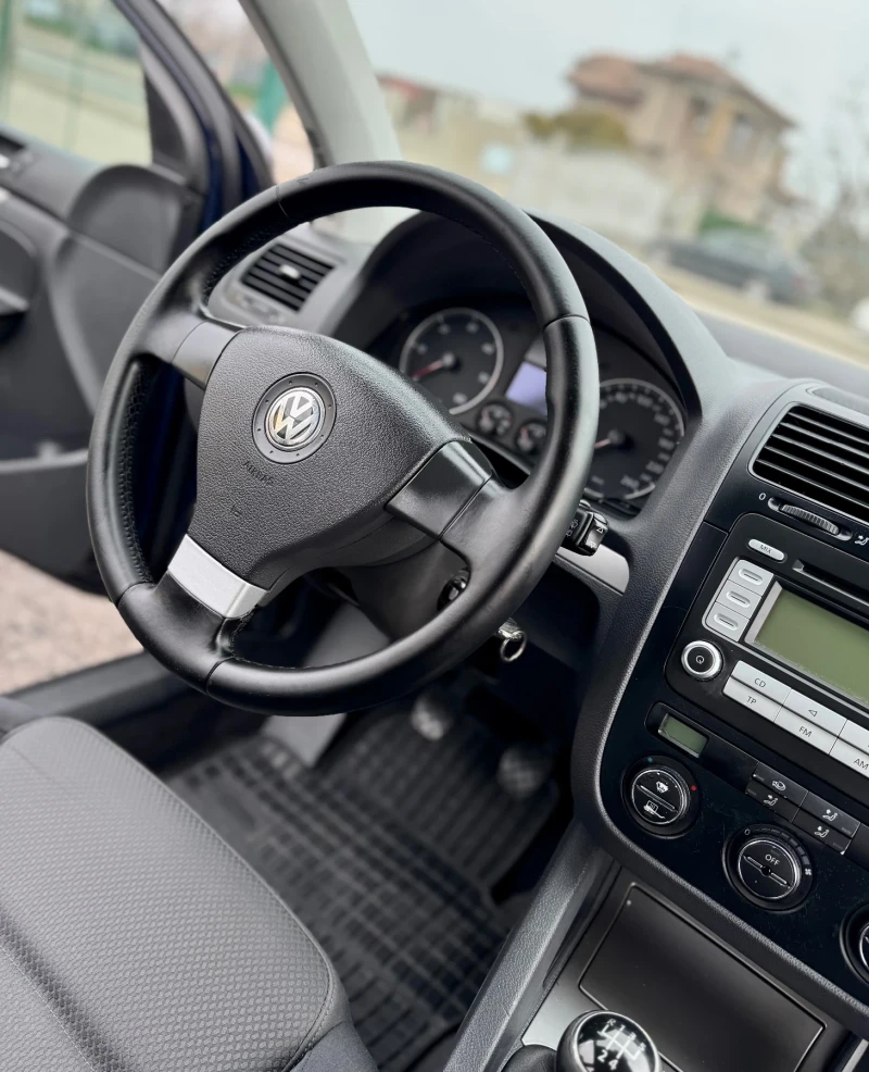 VW Golf 1.9 TDI, снимка 14 - Автомобили и джипове - 49362239