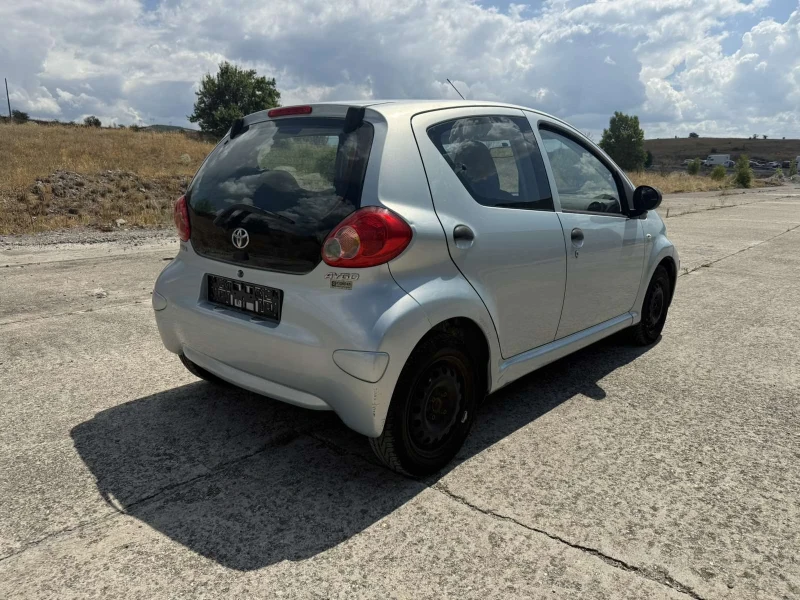 Toyota Aygo 1.0, снимка 10 - Автомобили и джипове - 51235533