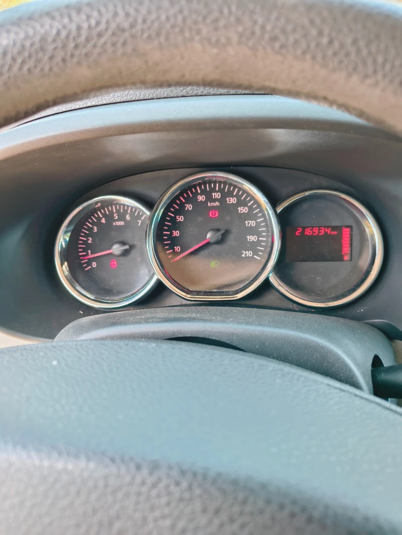 Dacia Lodgy 1.2 TCe, снимка 13 - Автомобили и джипове - 52698002