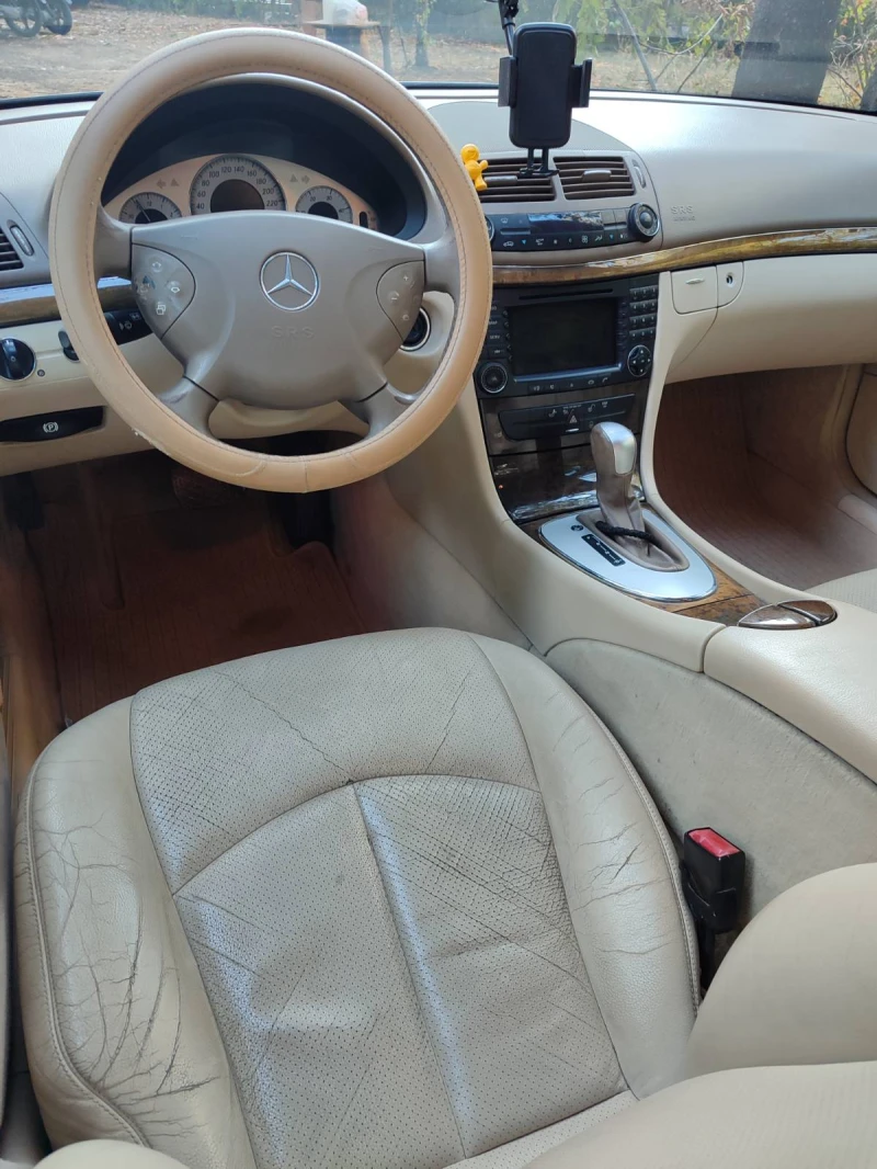Mercedes-Benz E 320, снимка 8 - Автомобили и джипове - 52548441
