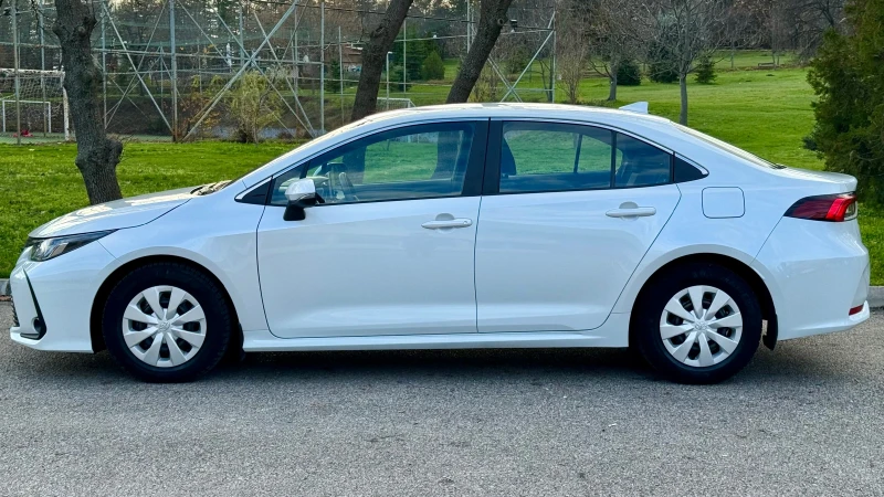 Toyota Corolla 1.8 Hybrid Sedan, снимка 6 - Автомобили и джипове - 52593191
