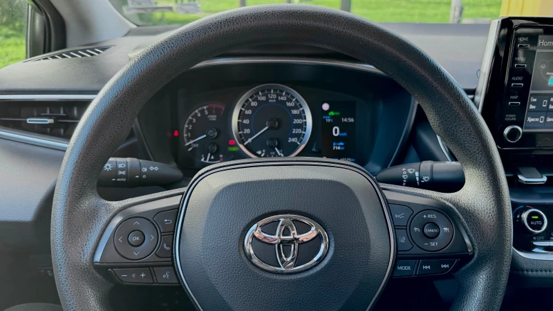 Toyota Corolla 1.8 Hybrid Sedan, снимка 16 - Автомобили и джипове - 52593191