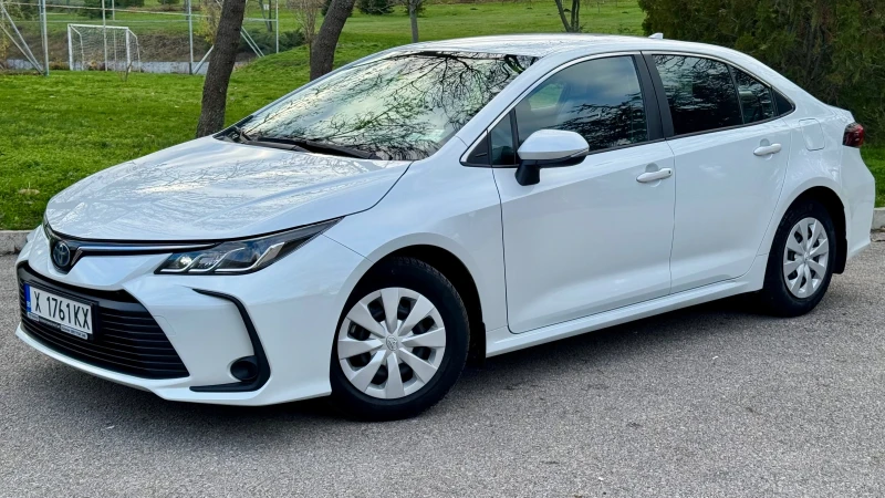 Toyota Corolla 1.8 Hybrid Sedan, снимка 4 - Автомобили и джипове - 52593191