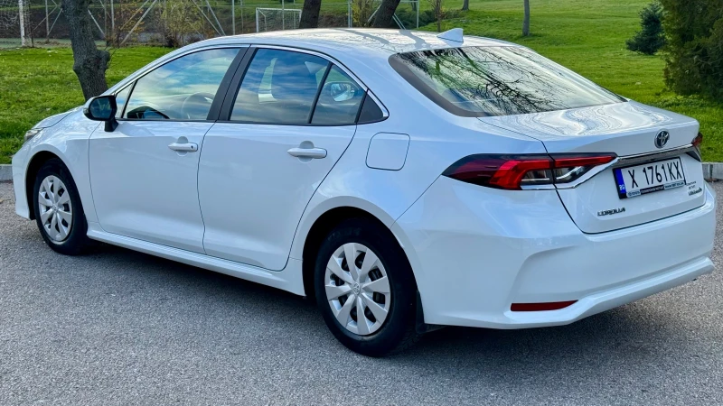 Toyota Corolla 1.8 Hybrid Sedan, снимка 9 - Автомобили и джипове - 52593191