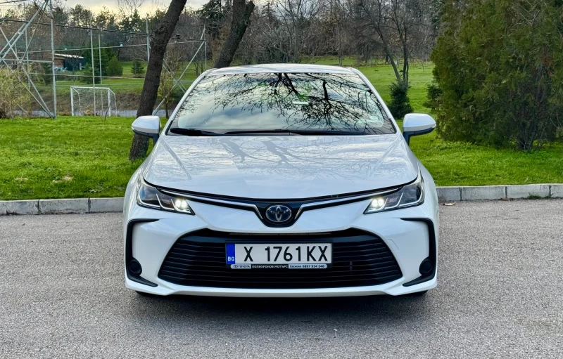 Toyota Corolla 1.8 Hybrid Sedan, снимка 3 - Автомобили и джипове - 52593191