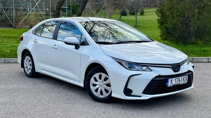 Toyota Corolla 1.8 Hybrid Sedan, снимка 2 - Автомобили и джипове - 52593191
