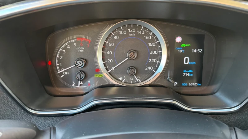 Toyota Corolla 1.8 Hybrid Sedan, снимка 17 - Автомобили и джипове - 52593191