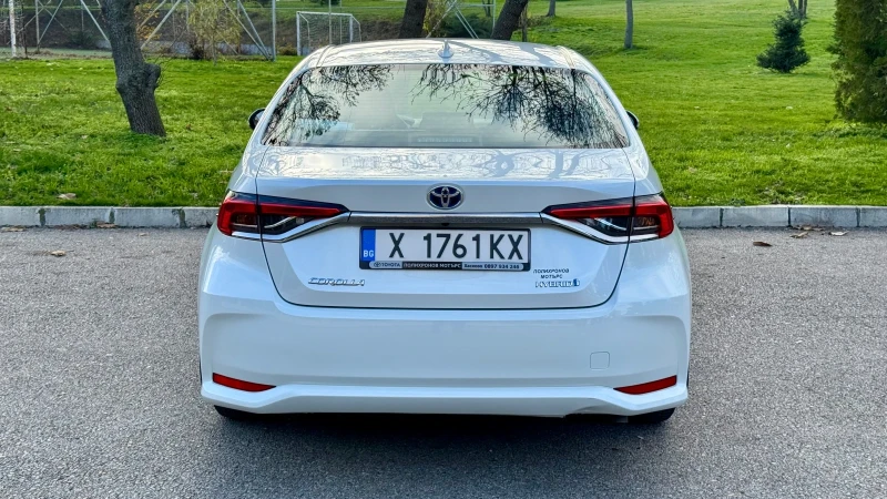 Toyota Corolla 1.8 Hybrid Sedan, снимка 8 - Автомобили и джипове - 52593191