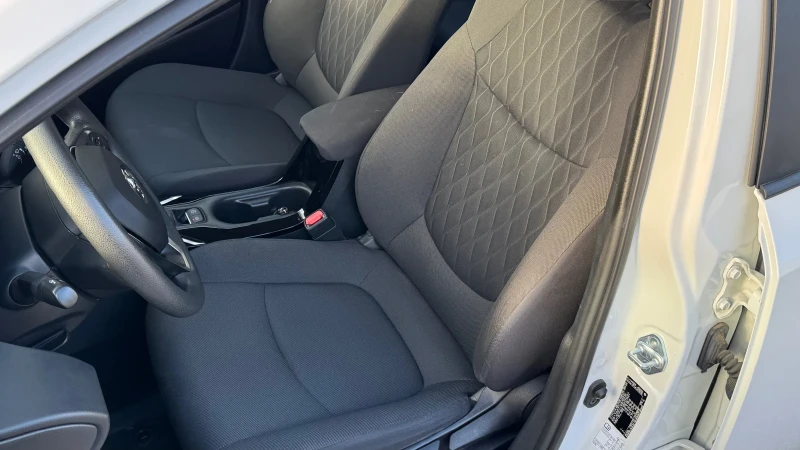 Toyota Corolla 1.8 Hybrid Sedan, снимка 11 - Автомобили и джипове - 52593191