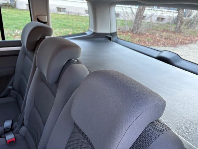 VW Touran 1.6 TDI, снимка 10 - Автомобили и джипове - 52738882