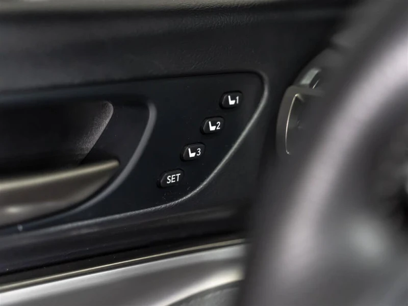 Lexus RC 300 F SPORT * CARFAX * АвтоКредит* (ЦЕНА ДО БГ), снимка 17 - Автомобили и джипове - 53252474