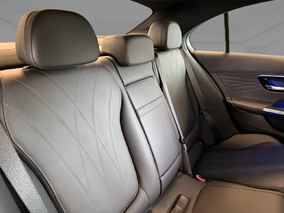 Mercedes-Benz C 300 d 4Matic = AMG Line = Premium Гаранция - изображение 10