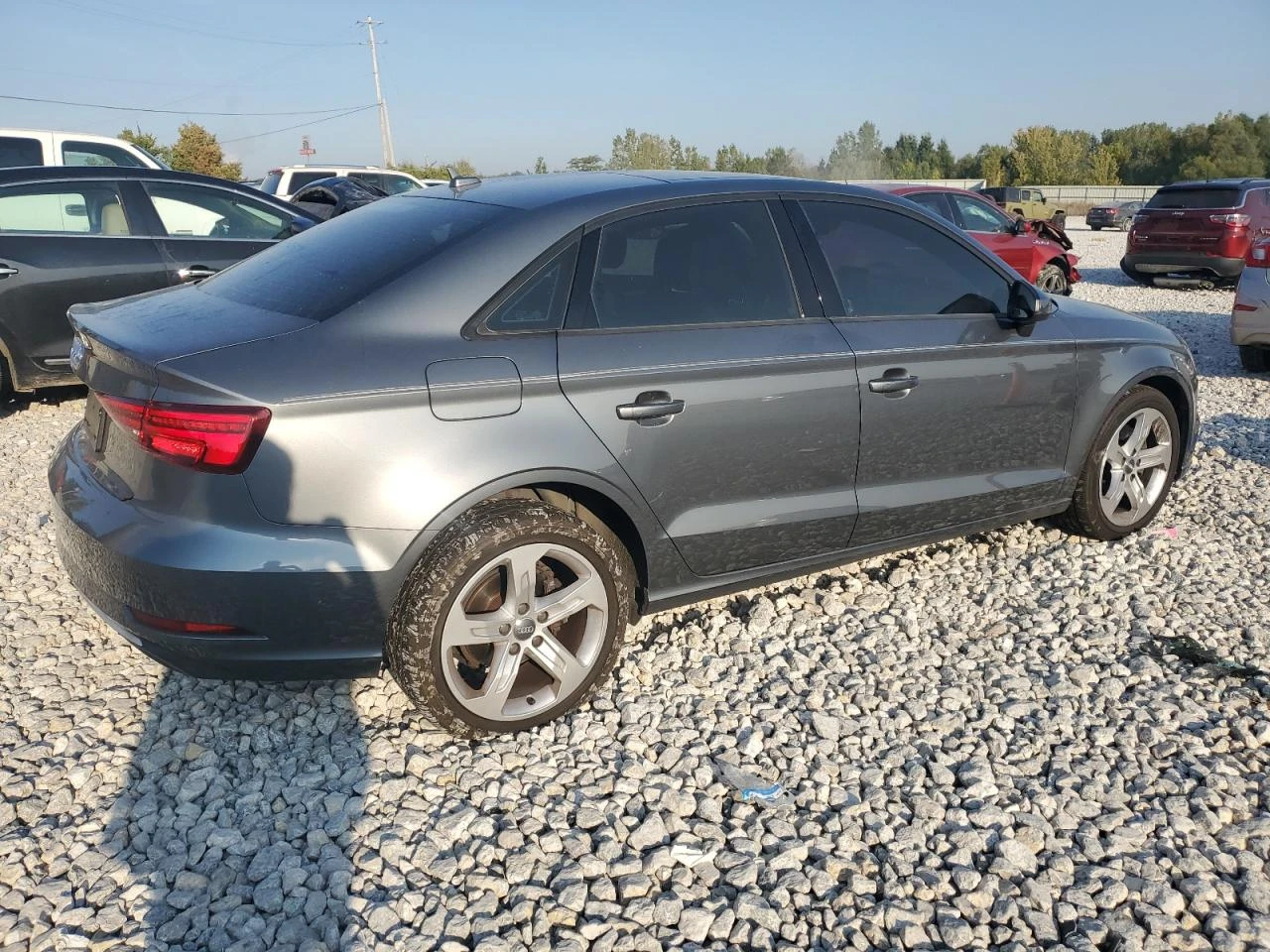 Audi A3 2.0 TFSI Premium FWD - изображение 3