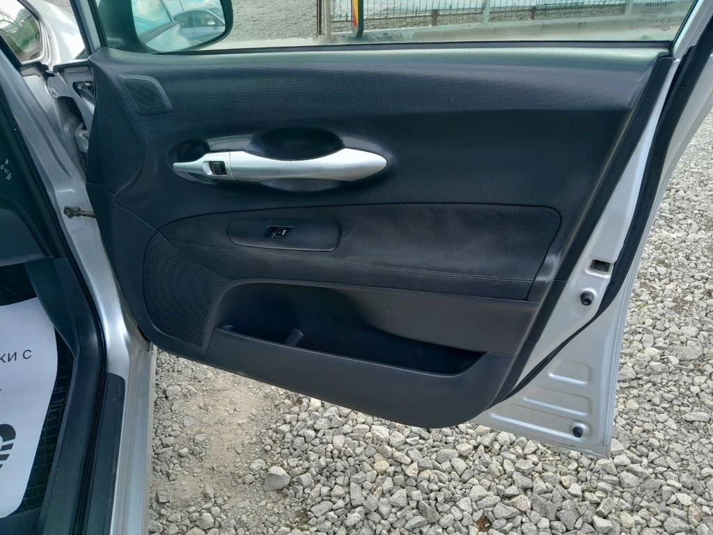 Toyota Auris  - изображение 8