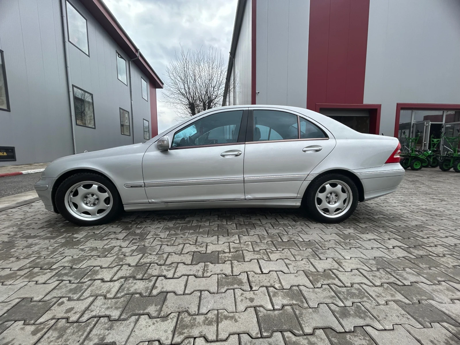 Mercedes-Benz C 200  - изображение 4