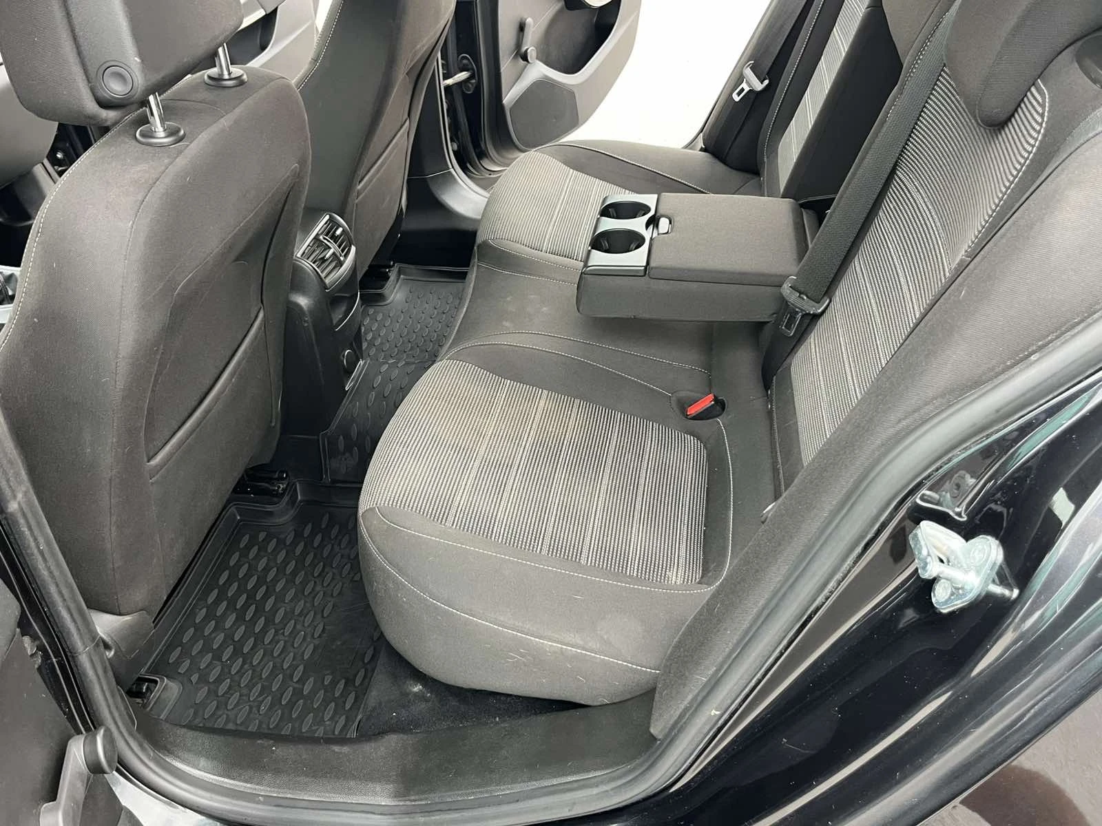 Opel Insignia 1.8I 140кс 6 СКОРОСТИ НАВИГАЦИЯ КЛИМАТРОНИК  - изображение 9