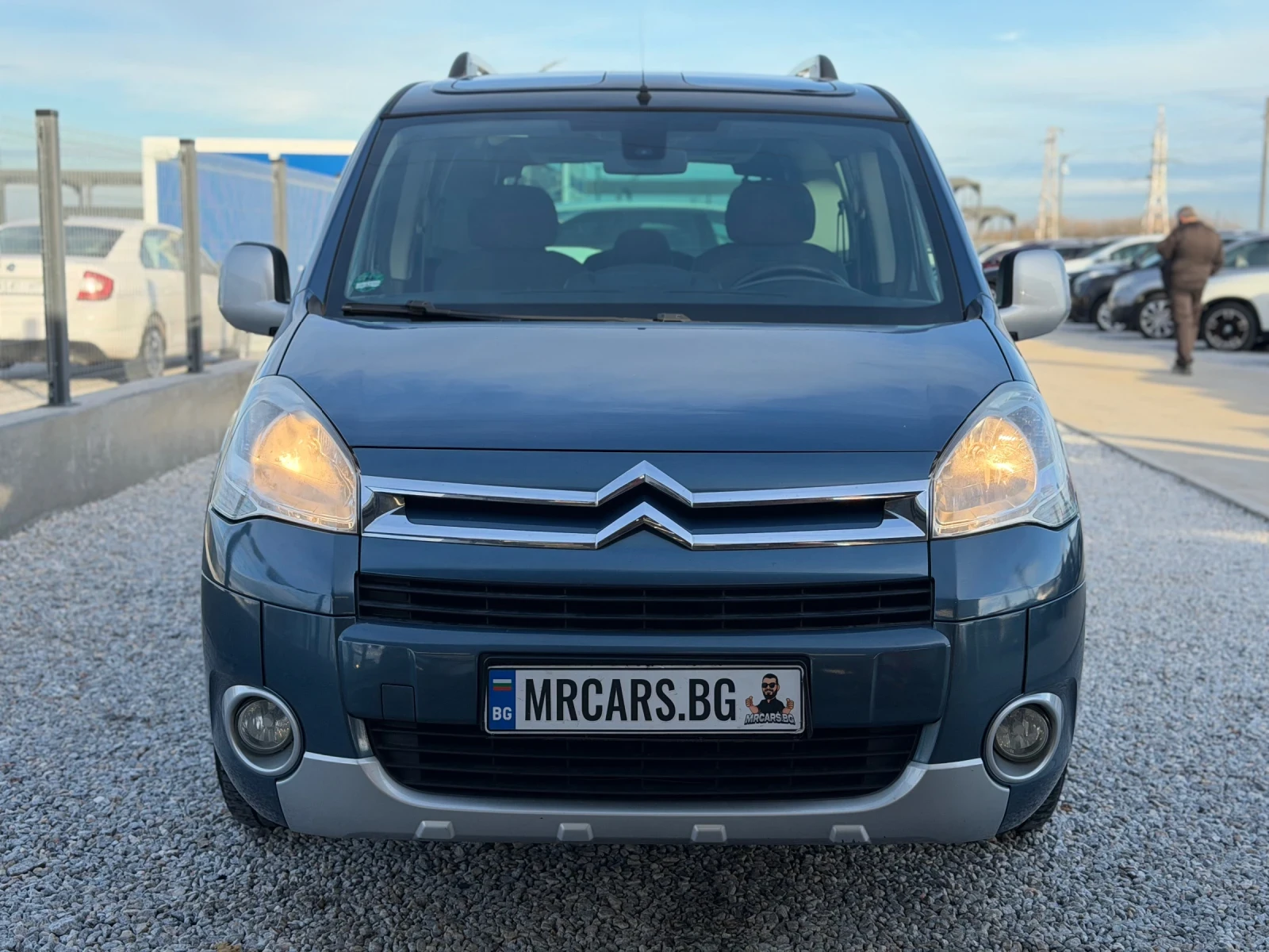 Citroen Berlingo  БЕНЗИН / ГАЗ / ПАНОРАМА  - изображение 2