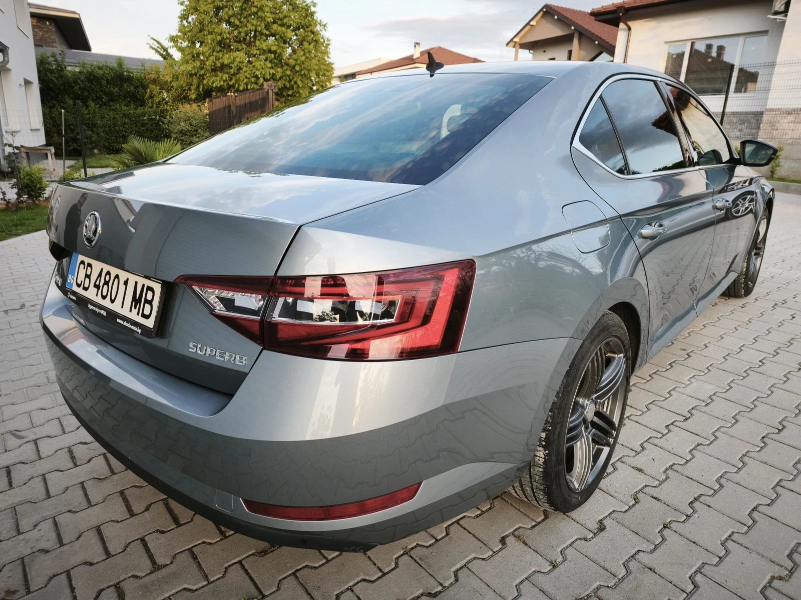 Skoda Superb 2.0 TDI Laurin & Klement, снимка 4 - Автомобили и джипове - 54623402
