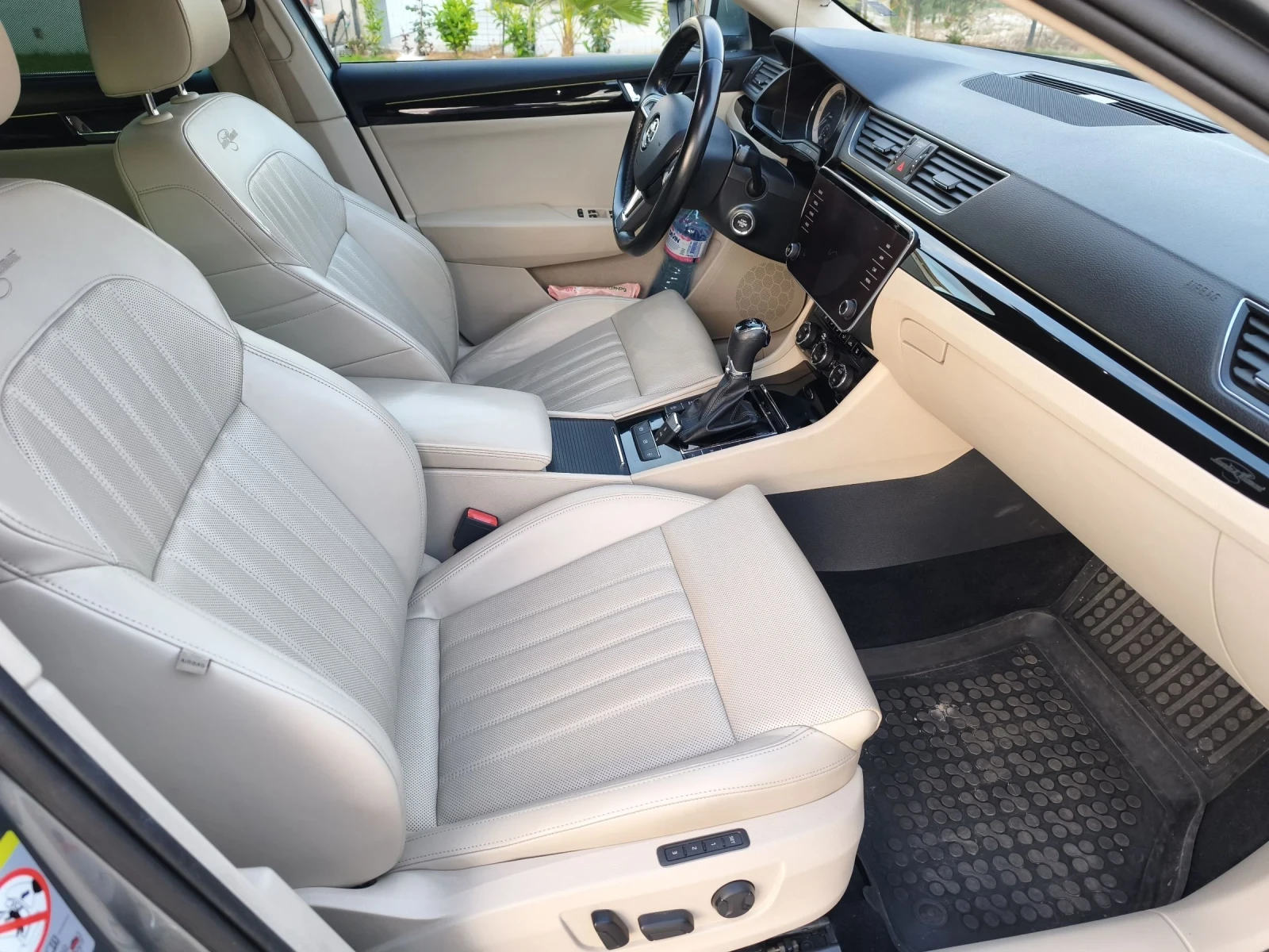 Skoda Superb 2.0 TDI Laurin & Klement, снимка 10 - Автомобили и джипове - 54623402