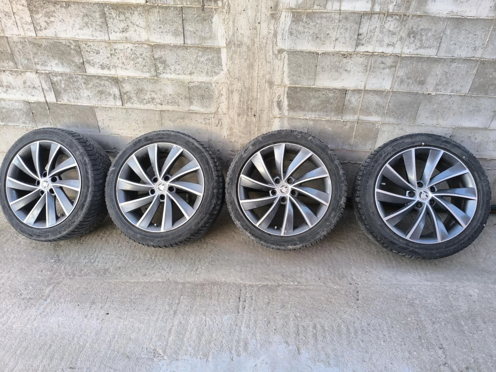 Skoda Superb 2.0 TDI Laurin & Klement, снимка 17 - Автомобили и джипове - 54623402
