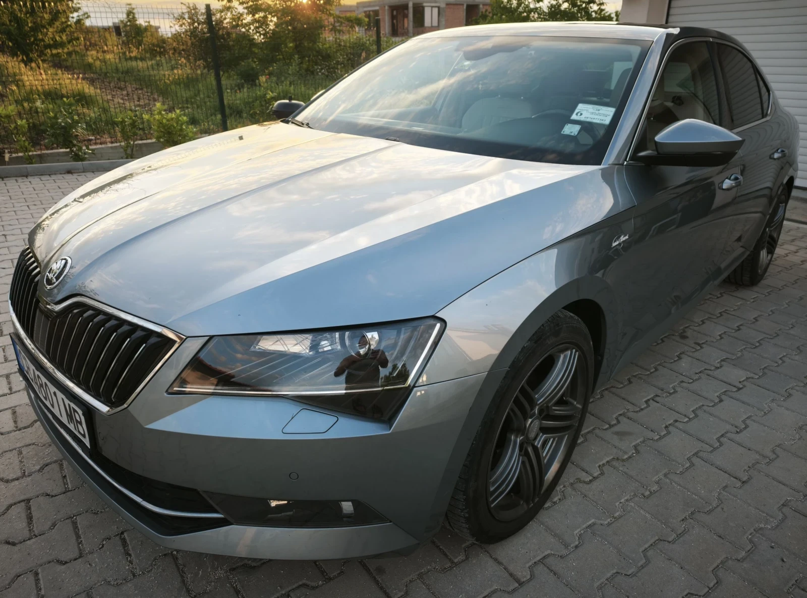 Skoda Superb 2.0 TDI Laurin & Klement, снимка 2 - Автомобили и джипове - 54623402