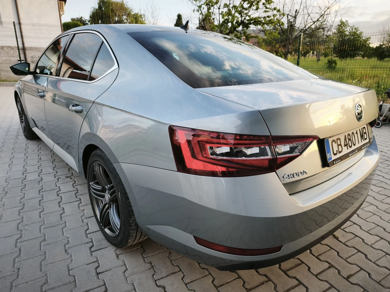 Skoda Superb 2.0 TDI Laurin & Klement, снимка 6 - Автомобили и джипове - 54623402