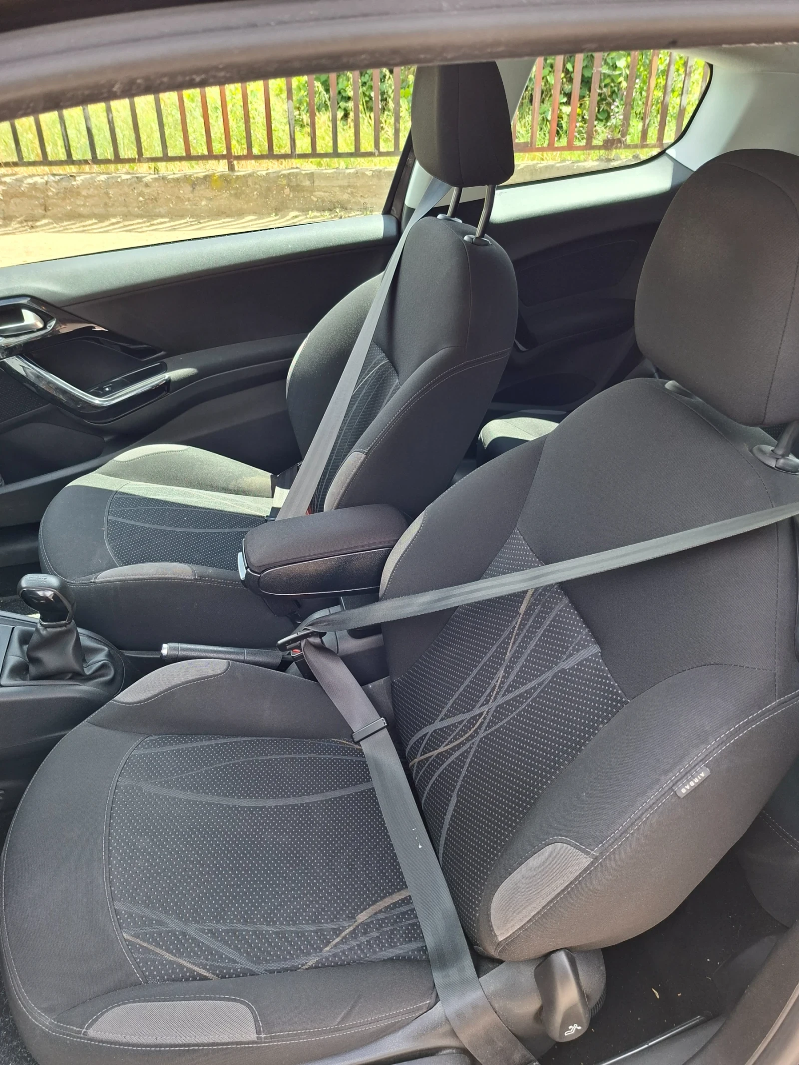 Peugeot 208, снимка 10 - Автомобили и джипове - 54909343