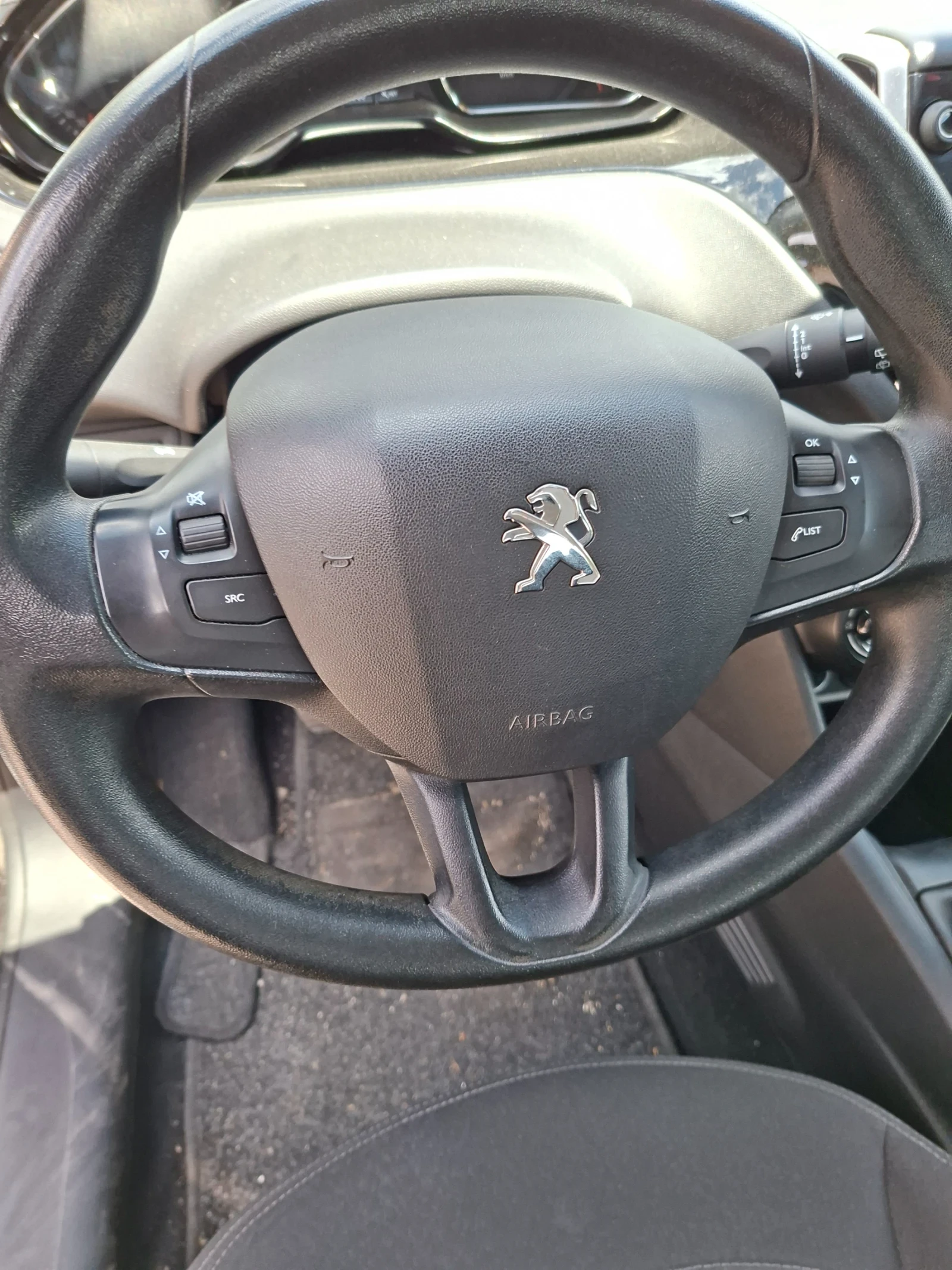 Peugeot 208, снимка 8 - Автомобили и джипове - 54909343