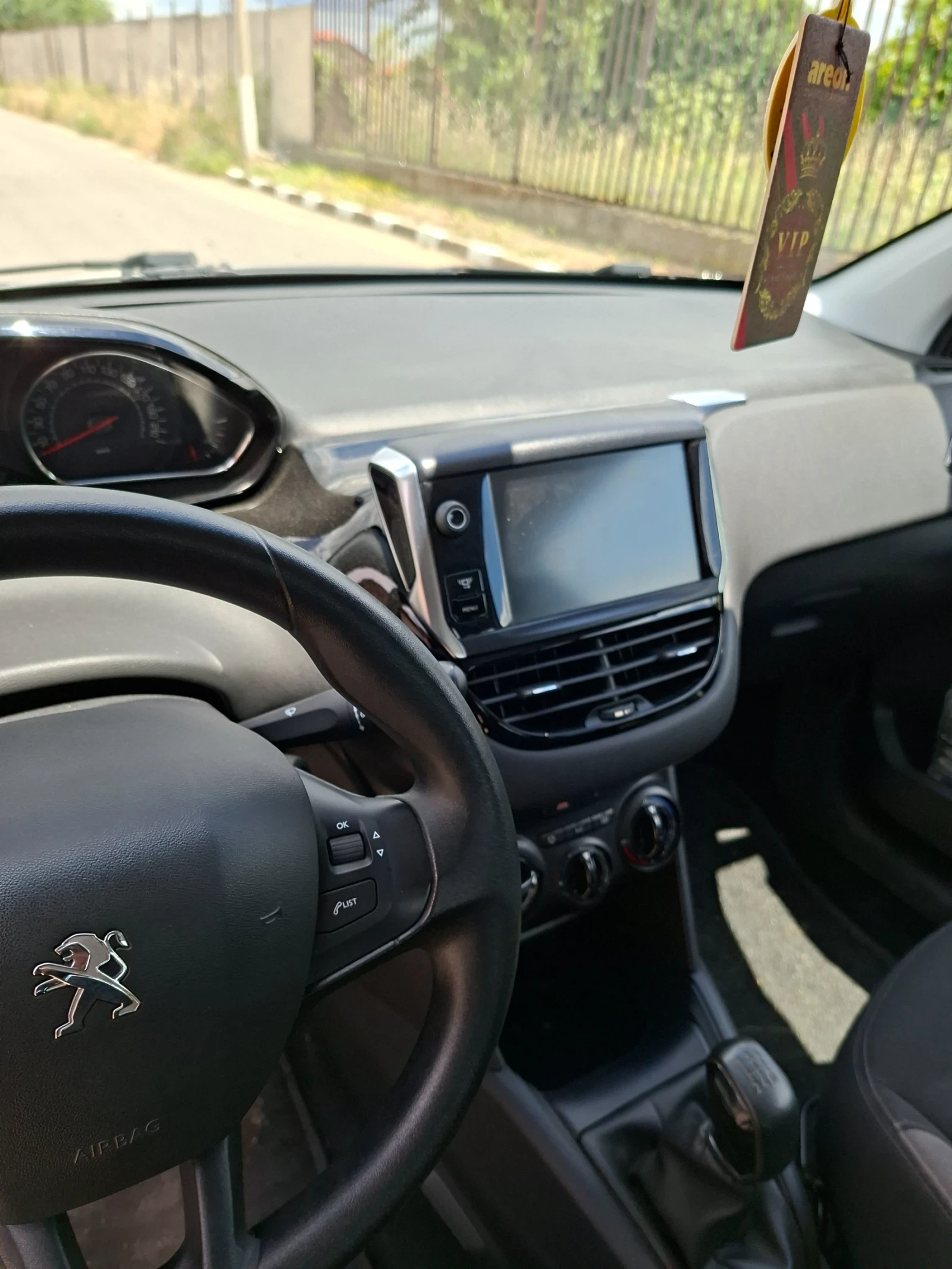 Peugeot 208, снимка 9 - Автомобили и джипове - 54909343