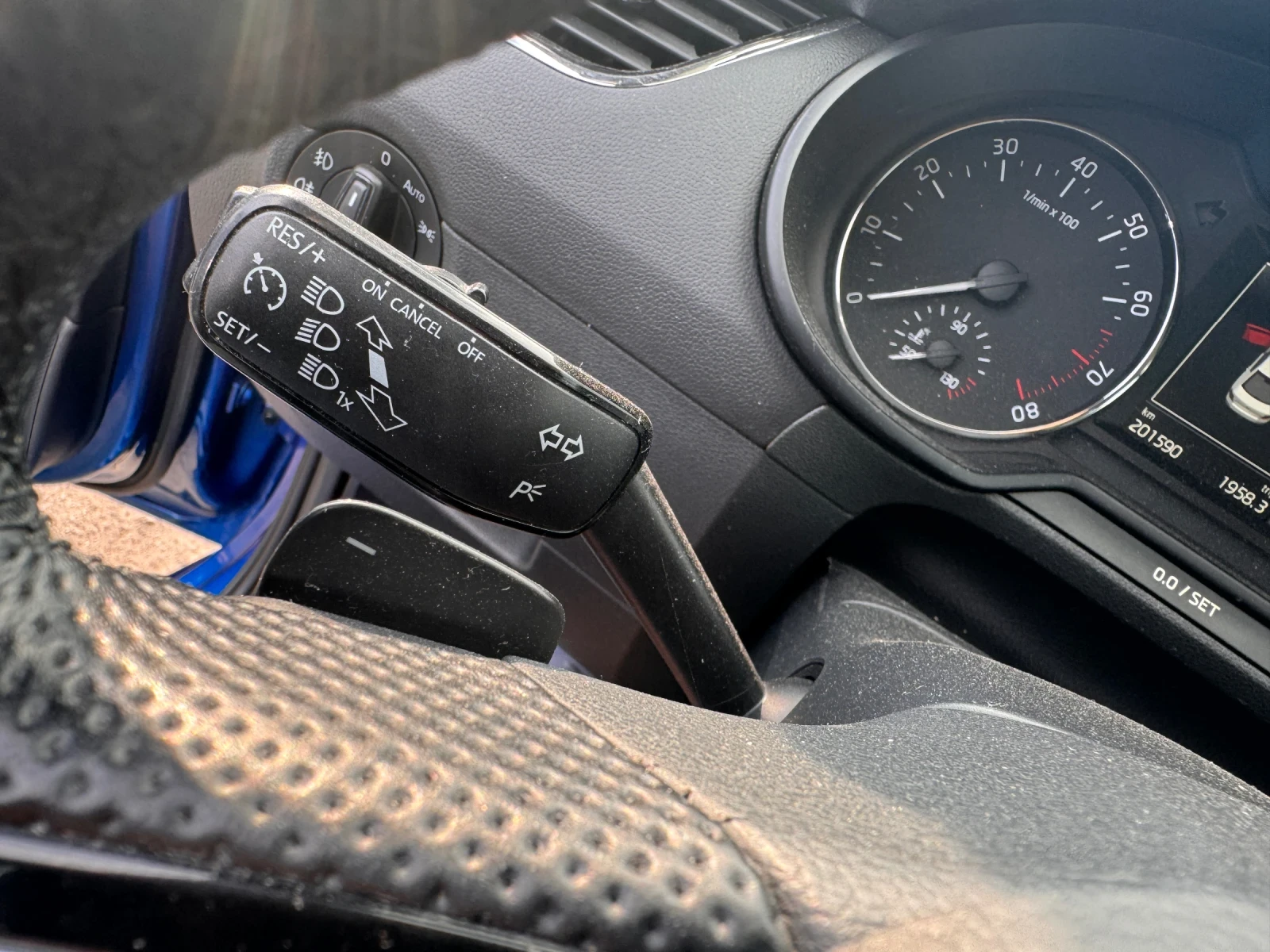 Skoda Octavia Canton/Bi-xenon/Високо ниво., снимка 11 - Автомобили и джипове - 55037778