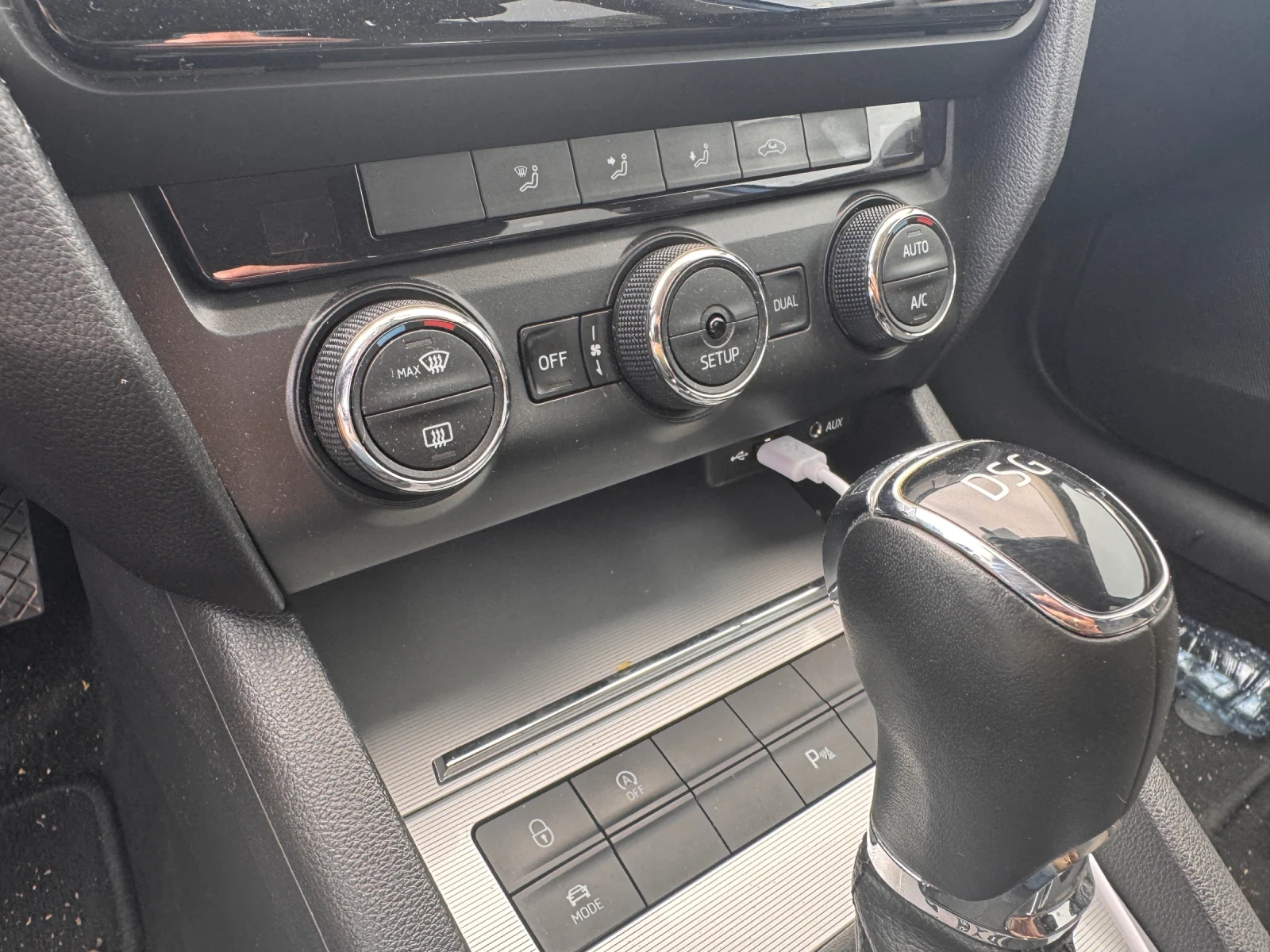 Skoda Octavia Canton/Bi-xenon/Високо ниво., снимка 13 - Автомобили и джипове - 55037778